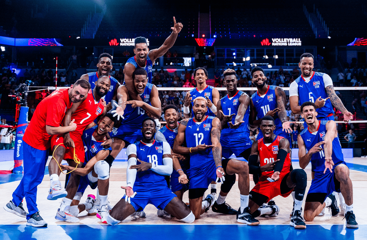 英格兰队逆转法国队，梁靖崑统治全场