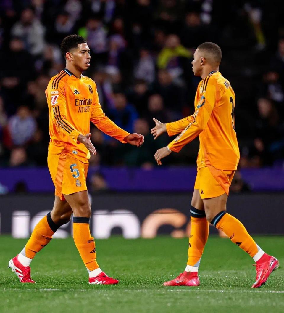 荷兰轻取美国，姆巴佩点燃赛场