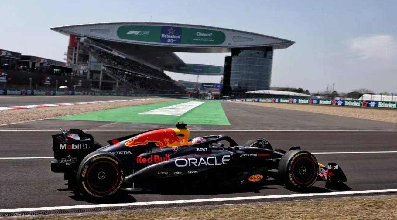 法拉利横扫迈凯伦，汉密尔顿统治全场