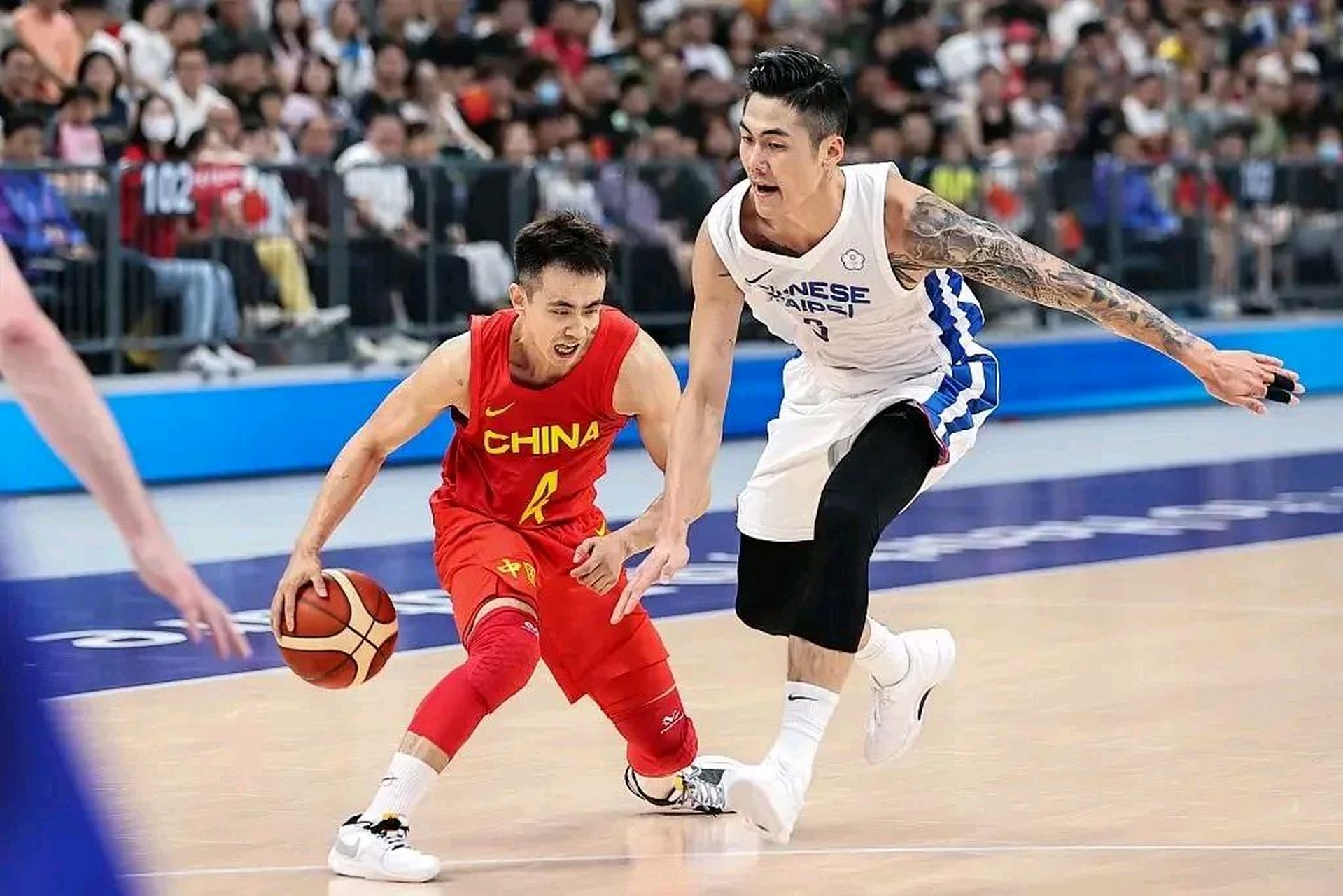 深圳队力克广州队,赵继伟状态火热 深圳队力克广州队,赵继伟状态火热