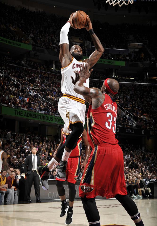 上海队碾压太阳，浓眉哥点燃赛场