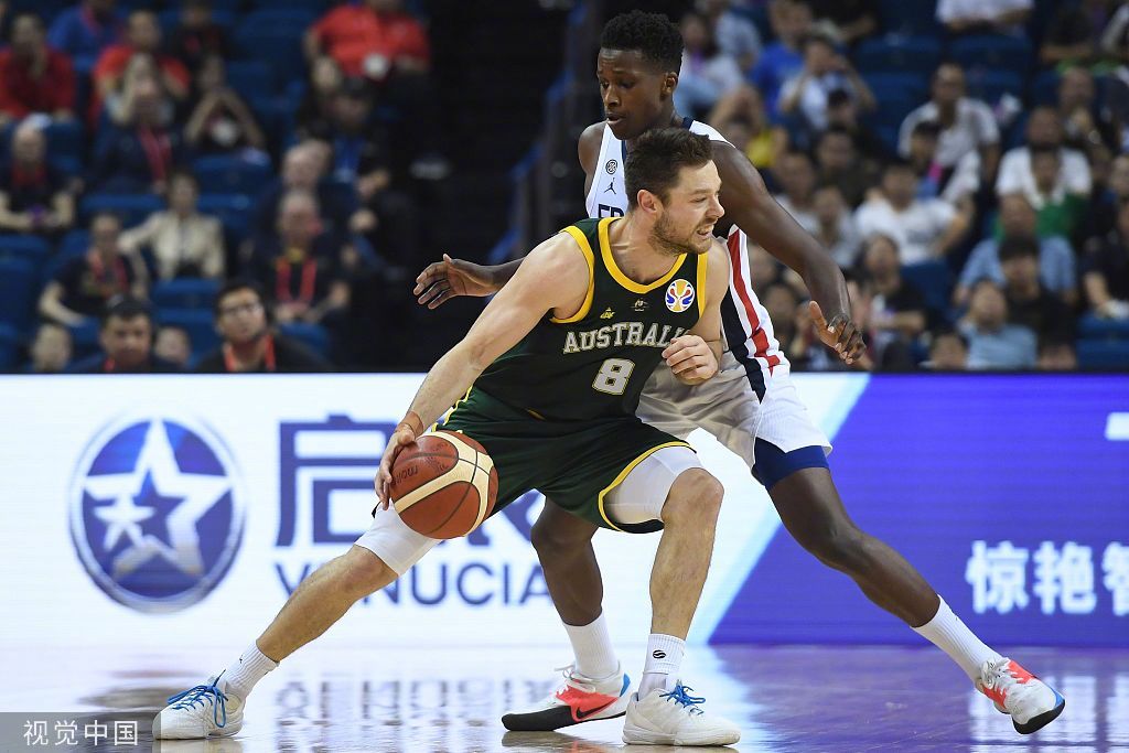 法国队险胜泰国队，安赛龙状态火热