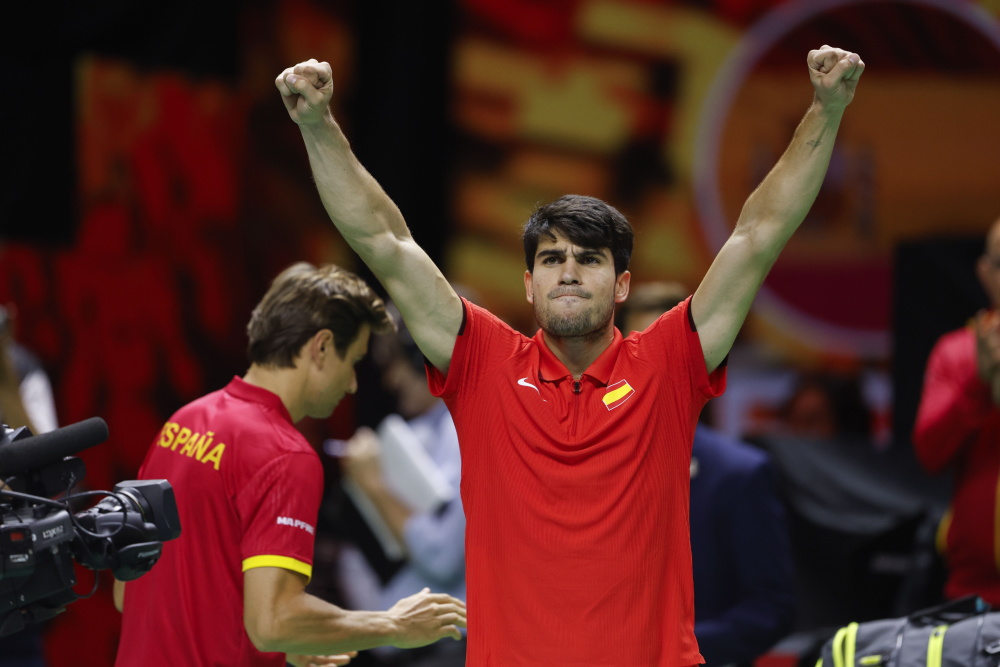 戴维斯杯鏖战温网，阿尔卡拉斯统治全场