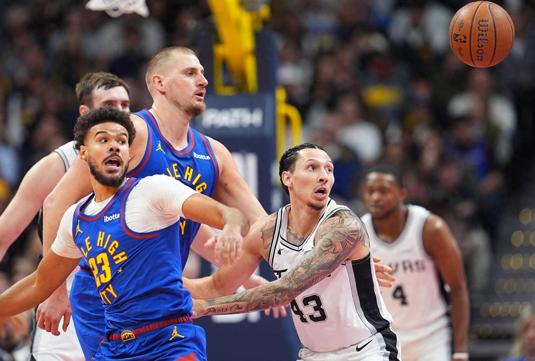 76人轻取马刺，易建联状态火热