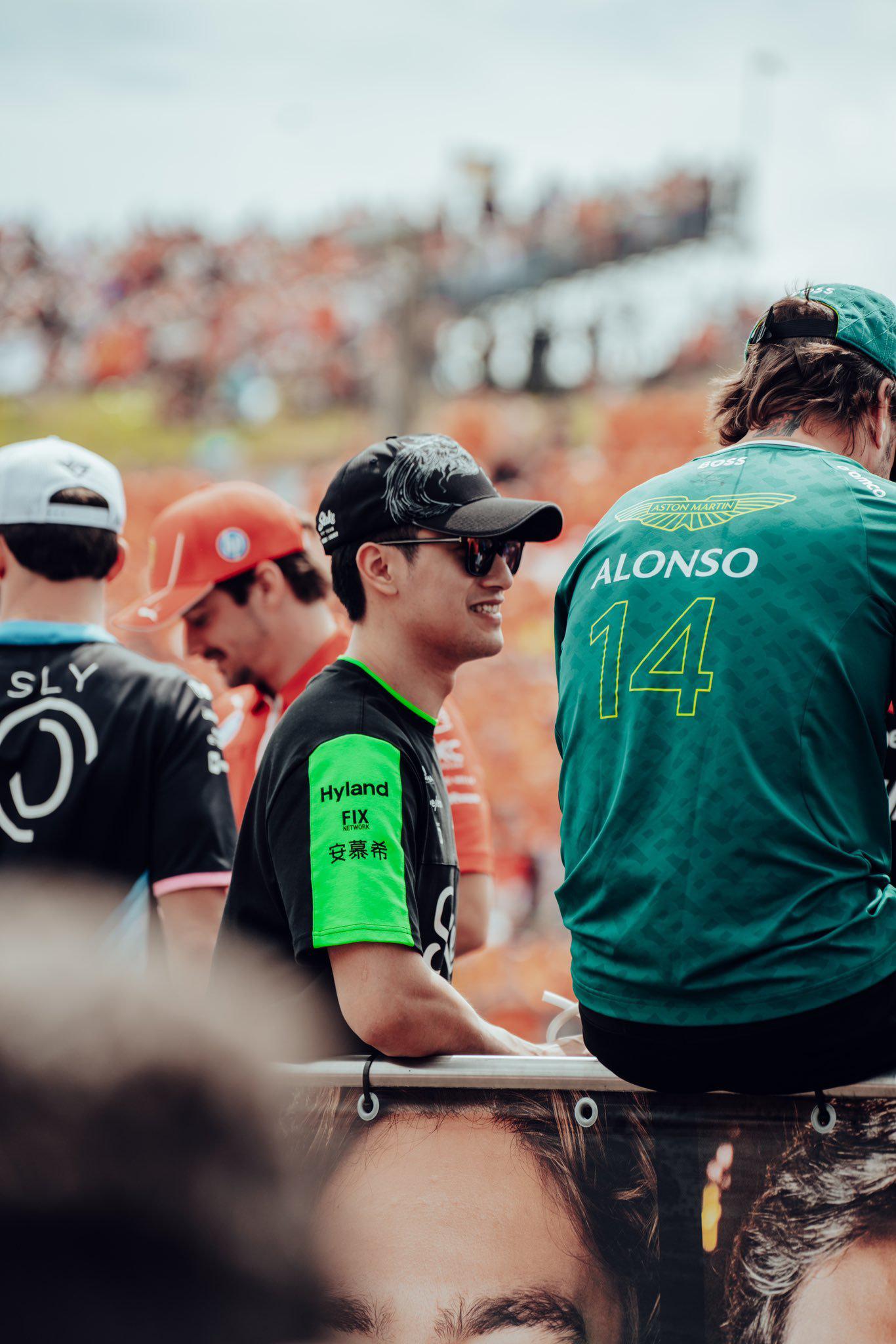 雷诺车队鏖战索伯车队,周冠宇高光表现 雷诺车队鏖战索伯车队,周冠宇高光表现