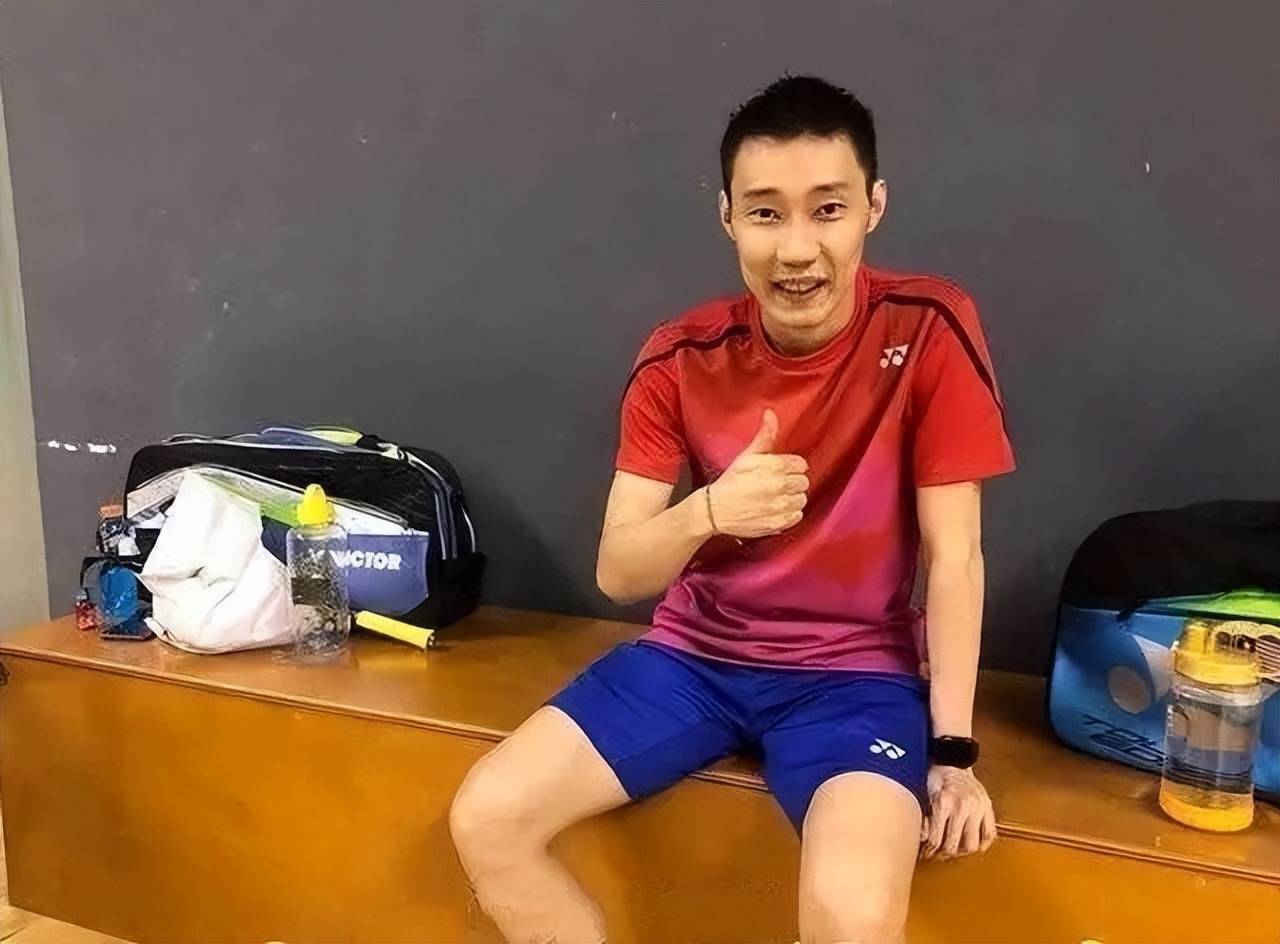 日本羽毛球队强势印尼羽毛球队，李宗伟关键制胜