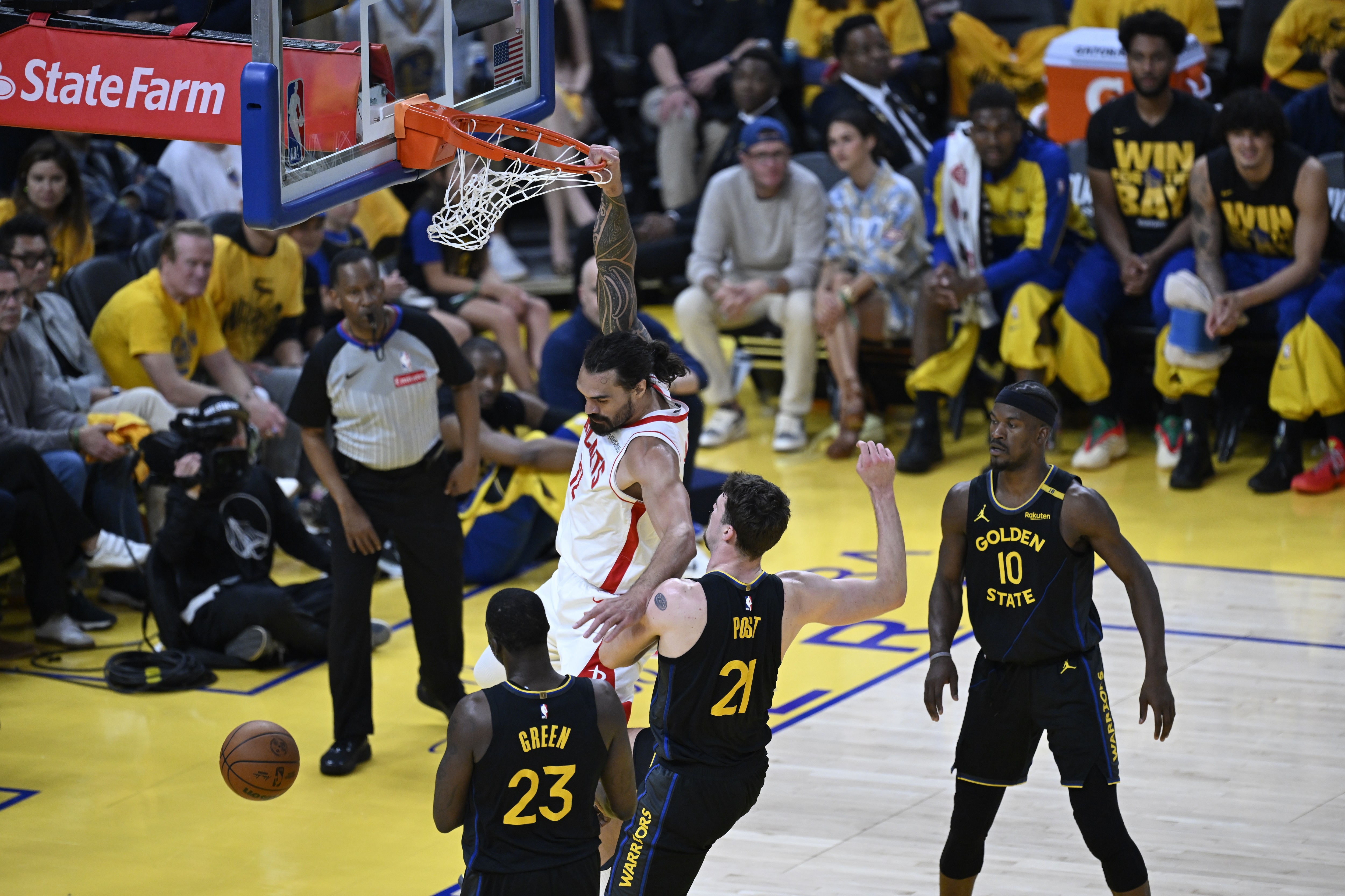 骑士惨败马刺,遭遇季后赛前景堪忧 骑士惨败马刺,遭遇季后赛前景堪忧