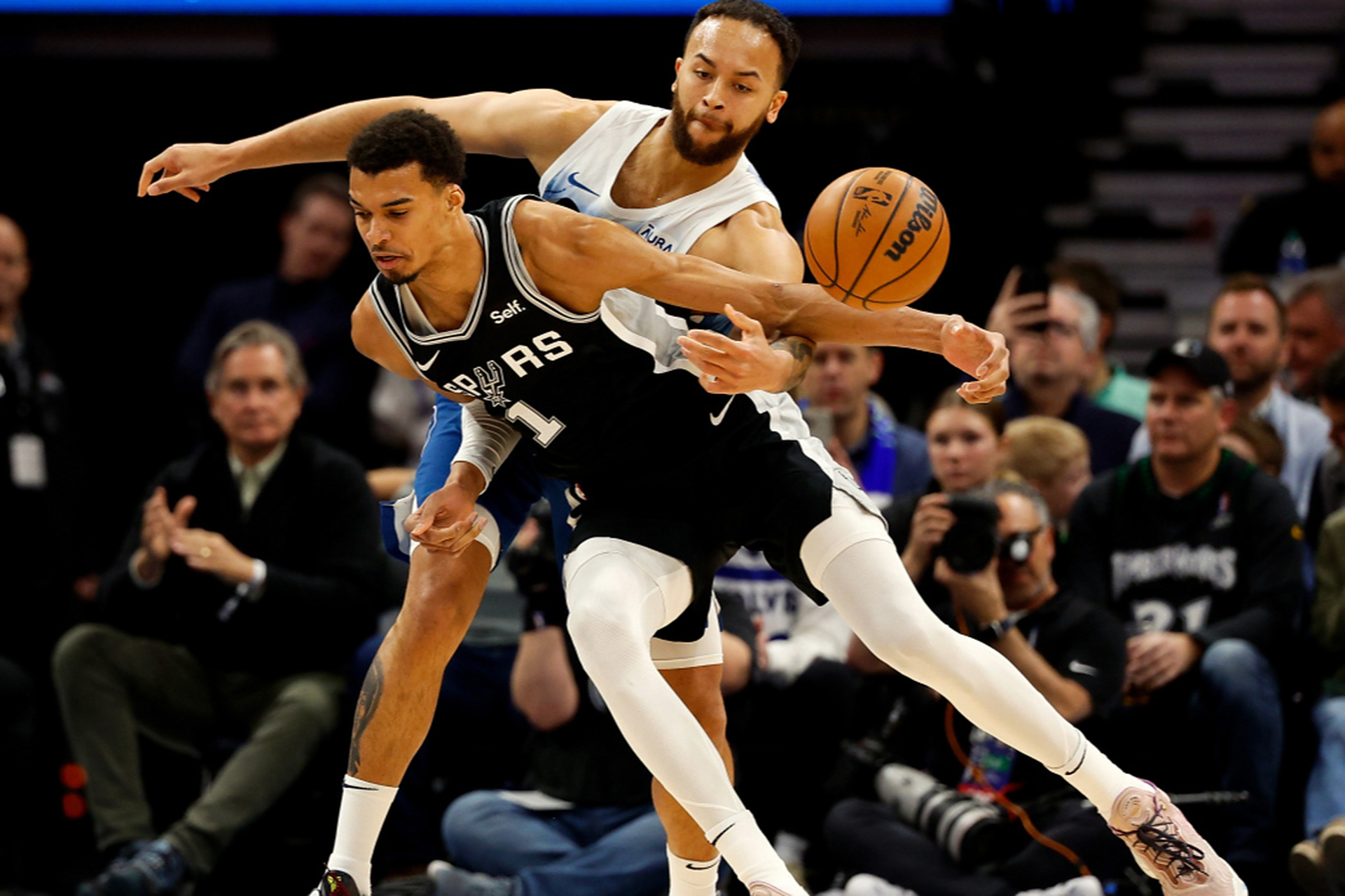 马刺碾压波兰男篮，凯尔·库兹马爆发神勇