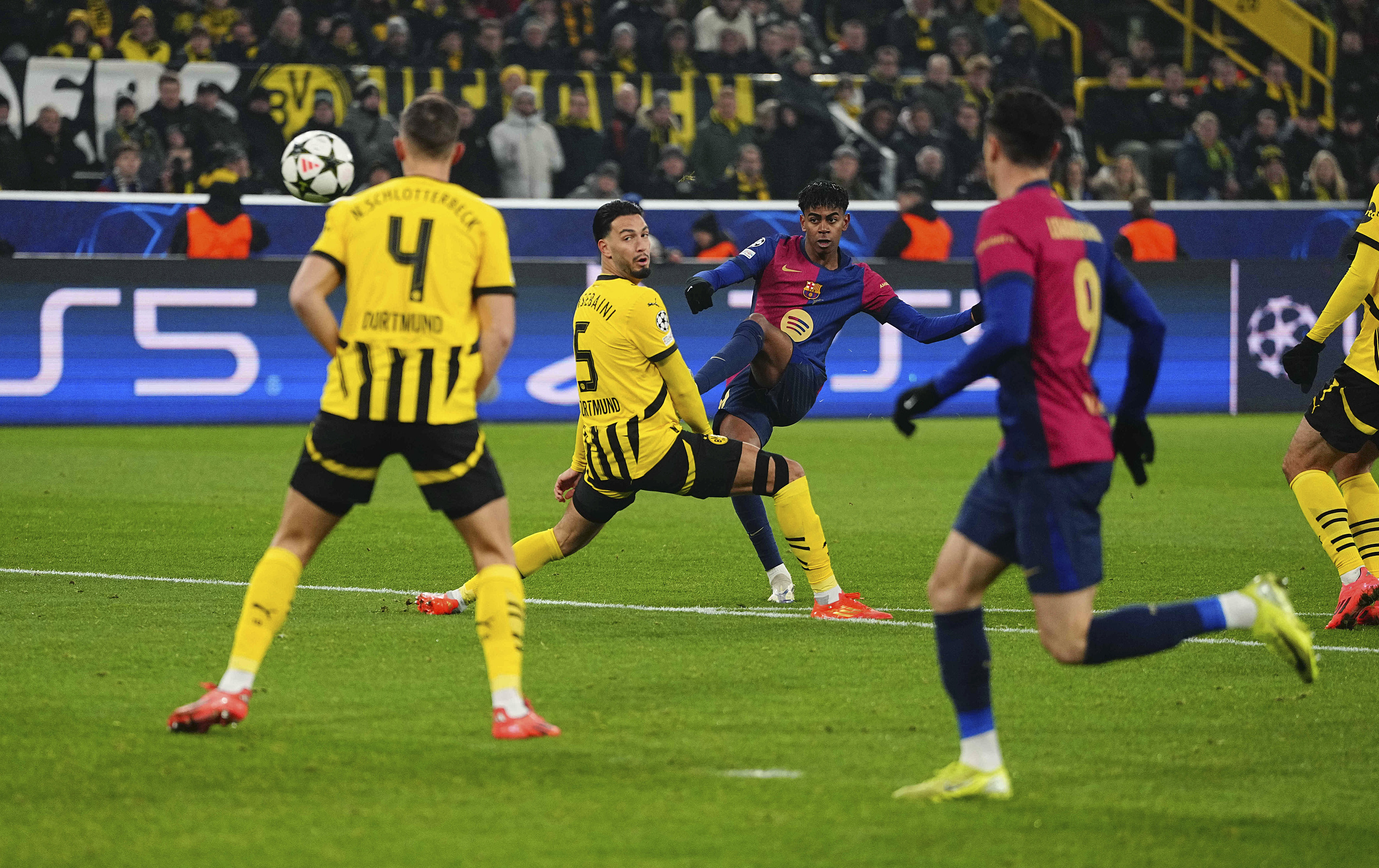 欧锦赛豪门争胜，场面激动人心