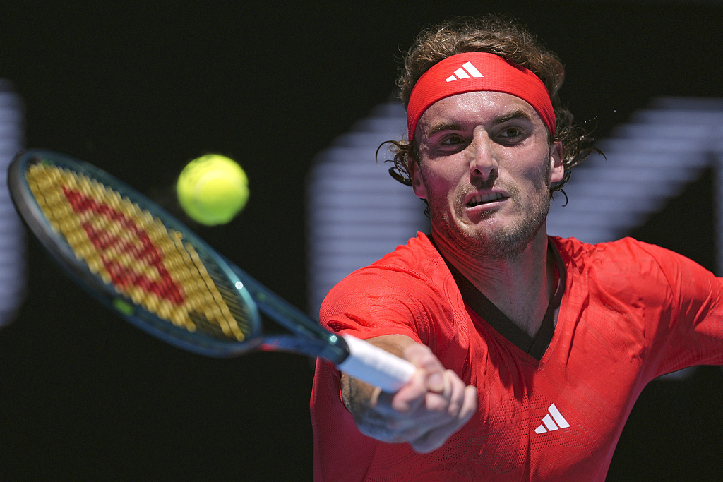 法国网球队力克英国网球队，西西帕斯绝境逆转