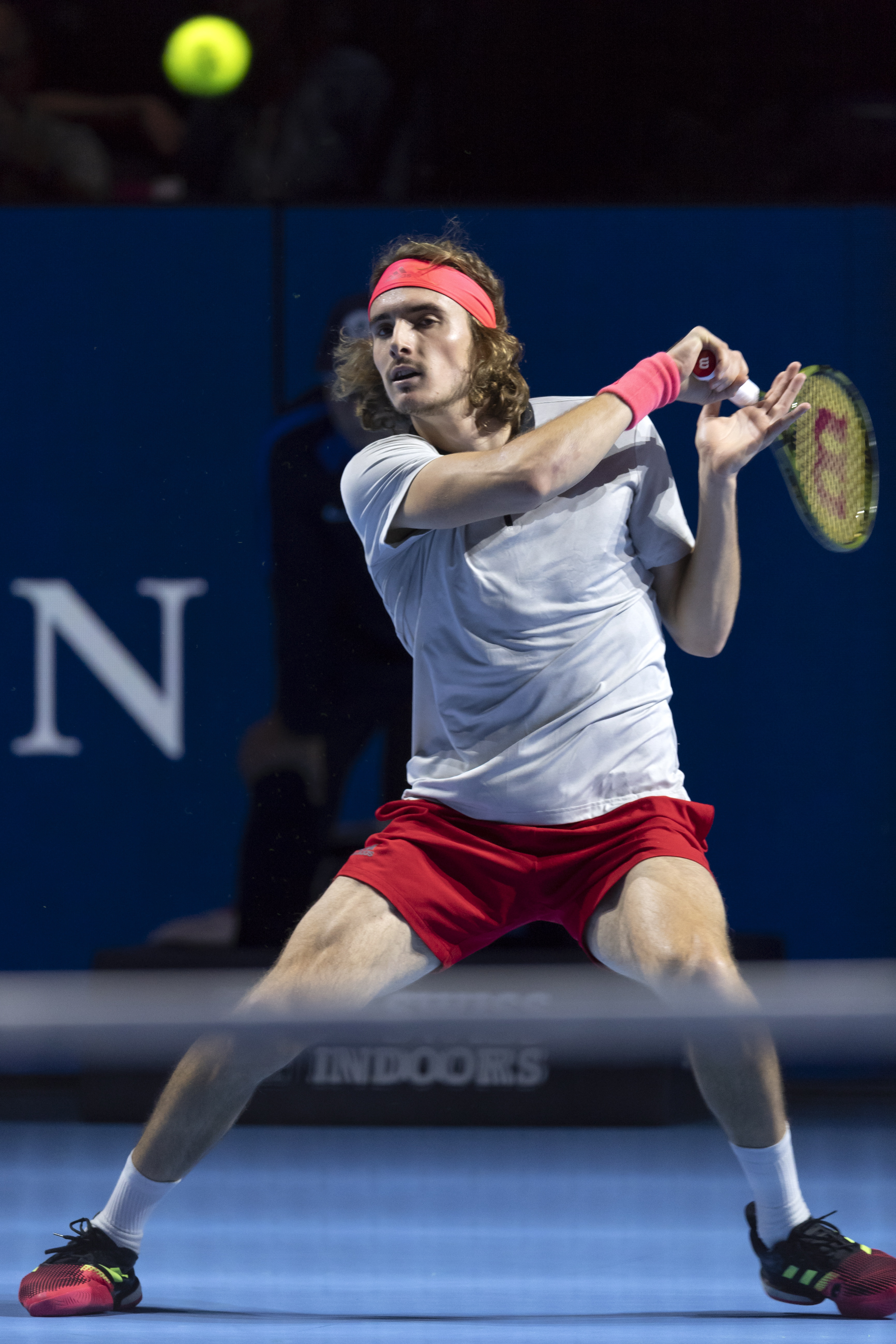 德国网球队险胜意大利网球队，西西帕斯统治全场